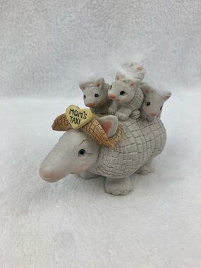 VTG 1998 Cast Art Dreamsicles “Mom’s Taxi” Armadillo Figurine 5.5”